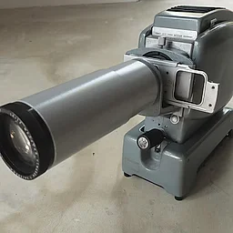 Leitz Prado — 35mm Slide Projector (Diaprojektor)